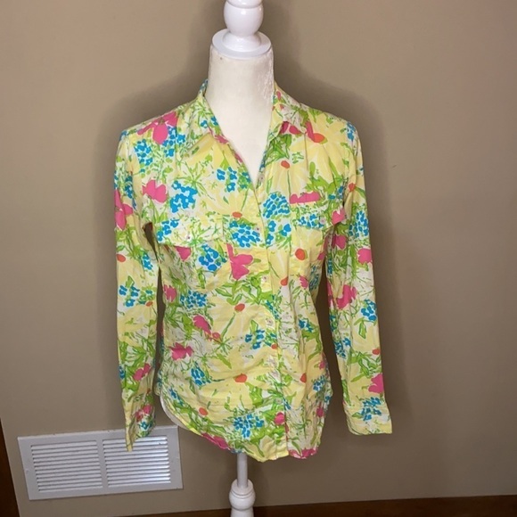 Lilly Pulitzer Resort Fit Button Down Shirt - Picture 2 of 10